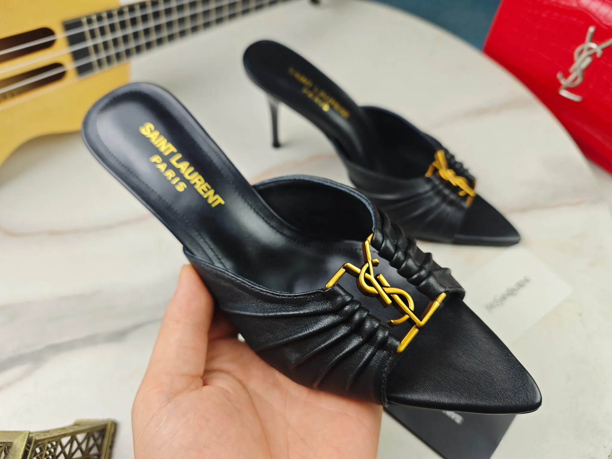 👟👟Ex-factory price 520👟👟 【Saint Laurent】Yves Saint Laurent, stiletto heel YSL sandals💃2024 early autumn counter synchronized with the latest styles, YSL, decoration👠 Classic and high-quality glamorous masterpieces, the hottest spring and summer series in the counter, with temperament, fashion, classic and attractive design style 😌The on-foot effect is particularly beautiful〰️, the material is imported from Italy, small black cow, imported black patent leather, lining, and foot pads; sheepskin, heel height, stiletto 9cm, size 35-41 (34.41.42 must be customized, non-returnable) outsole; imported genuine leather outsole, complete with counter packaging